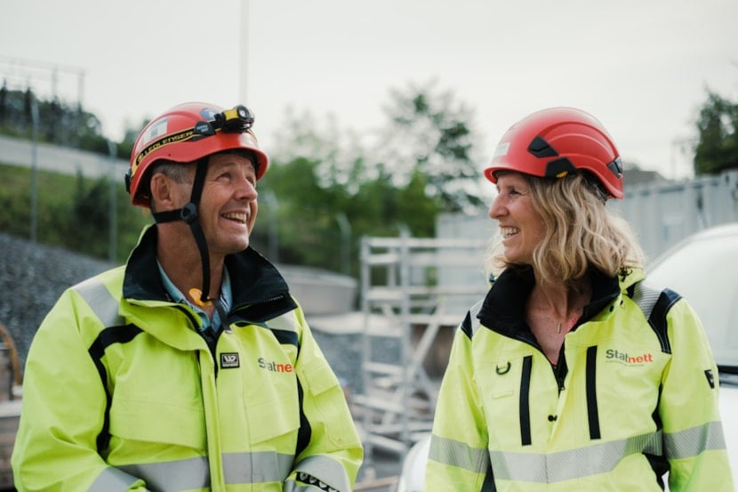 Cathrine Lund Larsen and Thomas Weisser Fennefoss at Hamang substation.
